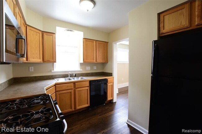 Building Photo - 99 Chippewa Rd