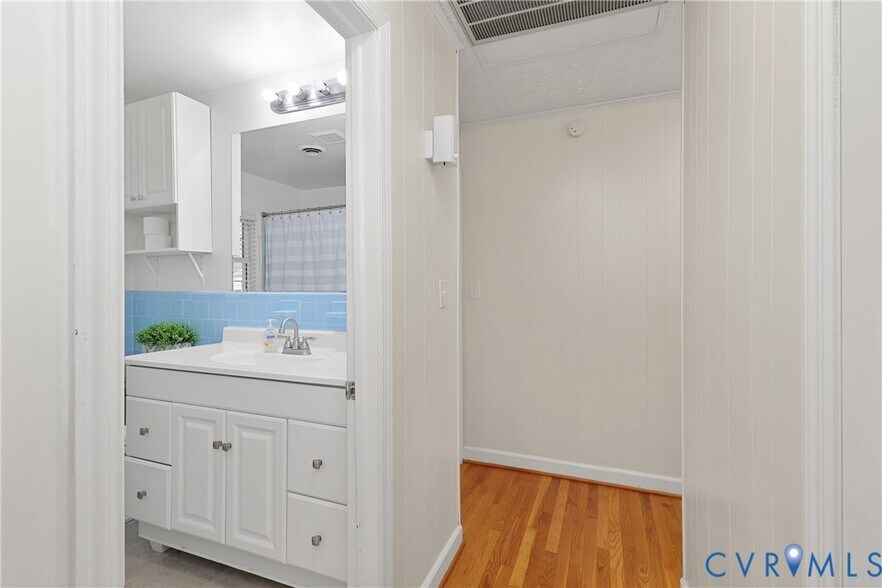 Building Photo - 1871 Pender Ave