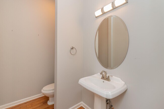 Building Photo - 3169 Glenview Dr