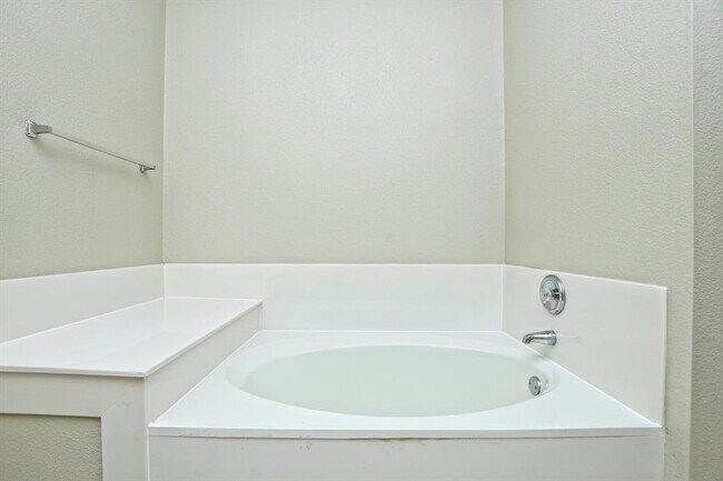 Building Photo - 104 Windmill Cir