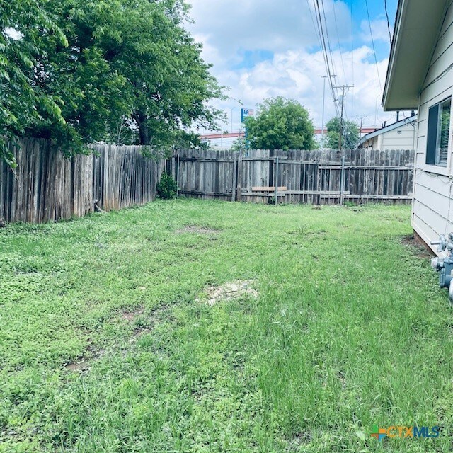 Building Photo - 422 Chisholm Valley Dr