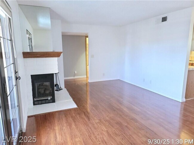 Building Photo - Inviting 2-Bedroom Condo with Pool, Spa & ...