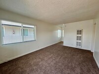 Building Photo - 1 Bed, 1 Bath in Central SD! Water/Trash I...