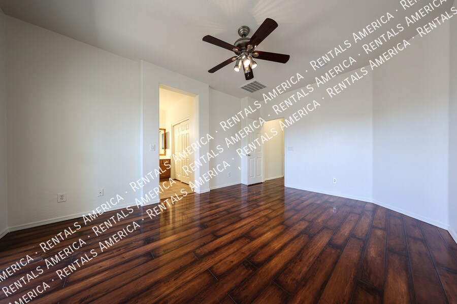 Building Photo - 2010 S Falcon Dr