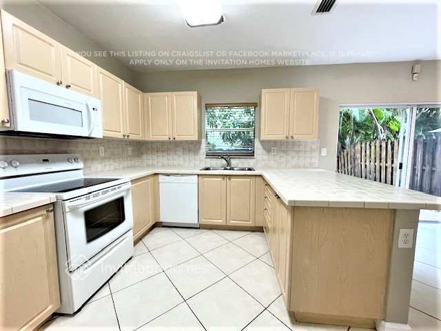 Building Photo - 14848 SW 9th Ln