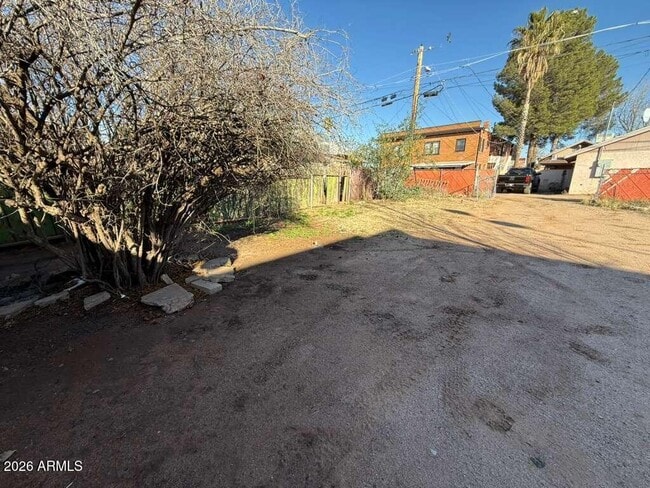 Building Photo - 716 11th St