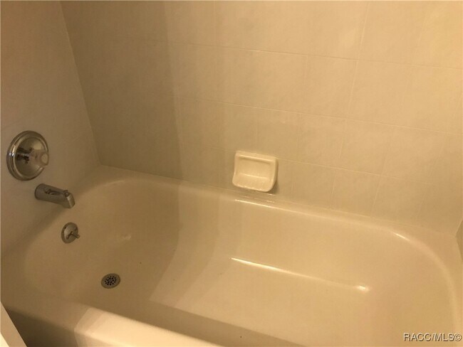 Building Photo - 2595 N Brentwood Cir