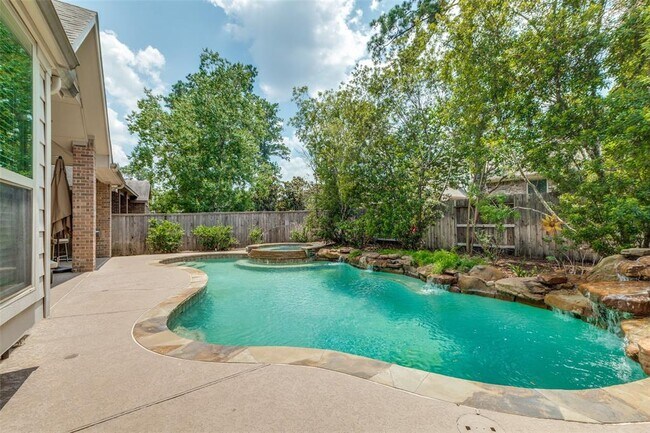 Building Photo - 15 Canoe Bend Dr