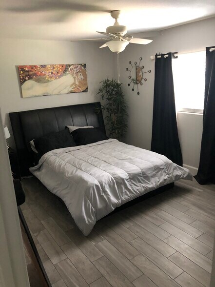 Master Bedroom - 10 E King St