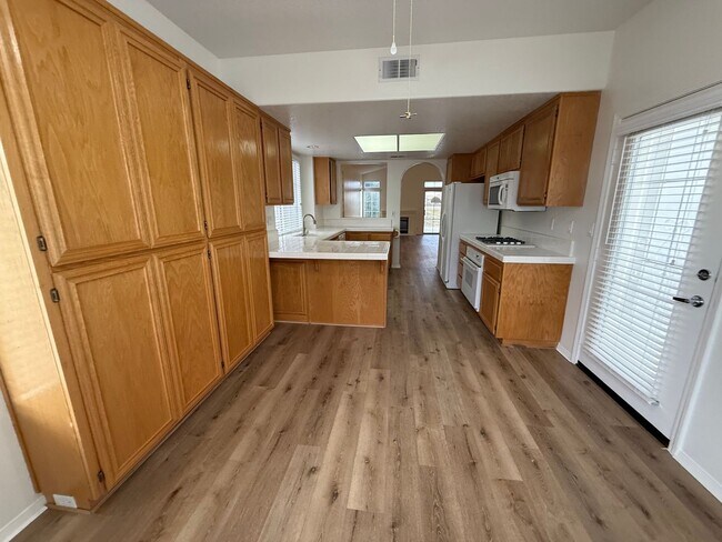 Building Photo - Wyndham Rose in AV, 2 Bedrooms,2 Bathrooms + Den, Gated Community,