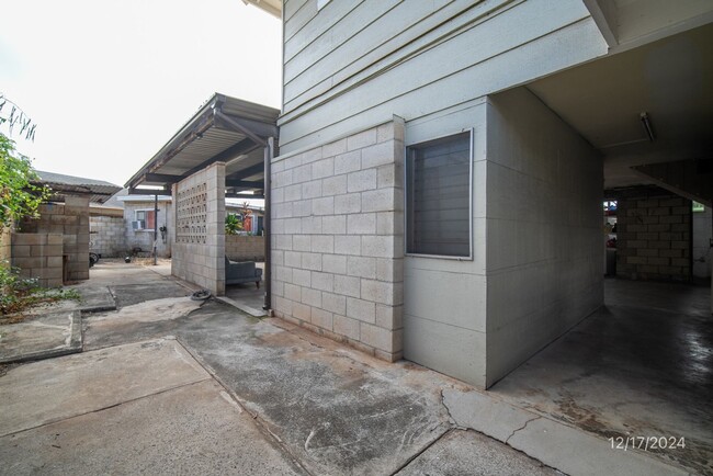 Building Photo - 4 BD/3 BA/4 Parking stall Home in Ewa Beac...