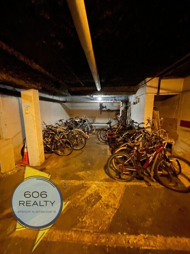 Building Photo - 744 W Gordon Terrace