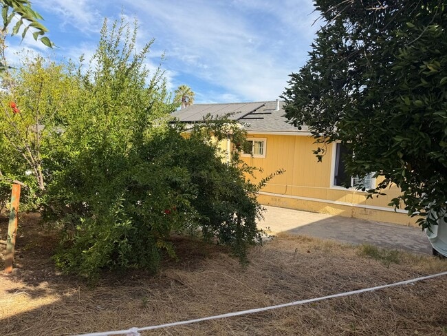 Building Photo - 1528 Los Robles Blvd