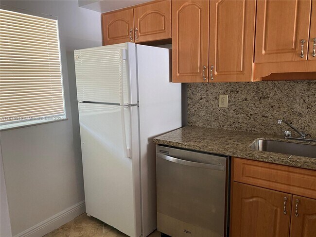 Building Photo - 4600 SW 67th Ave