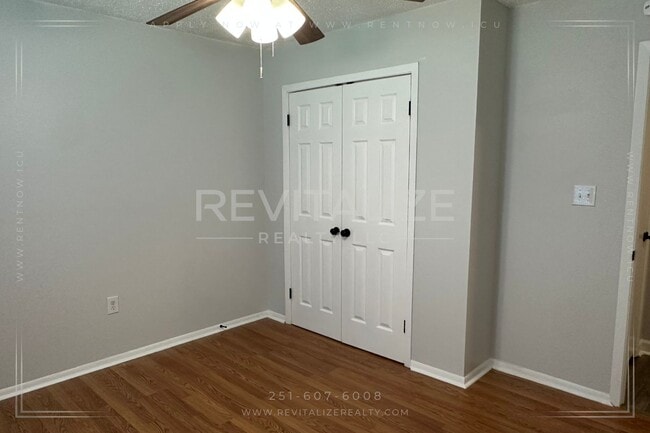 Building Photo - Stunning 4 Bed/2 Bathroom Home in West Mob...