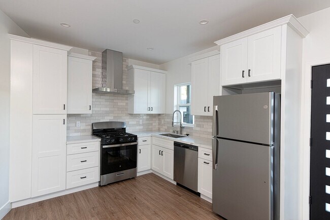 Building Photo - Live Oak 31-35