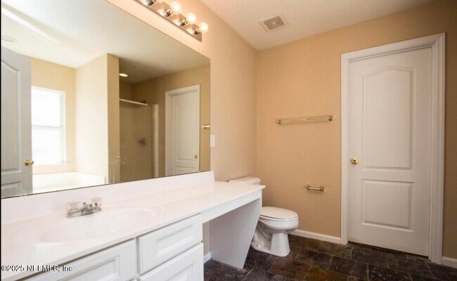 Building Photo - 4545 Golf Ridge Dr