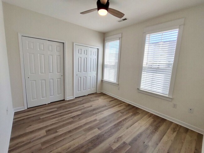 Building Photo - LUXURIOUS HIGH-END 2-story townhome in Market Common - walk to everything!