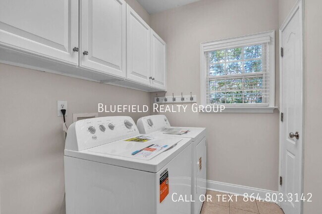 Building Photo - 343 Rhapsody Ln