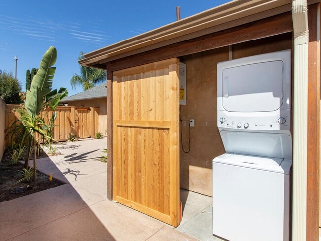 Building Photo - Studio with Loft, Private Patio, and All U...