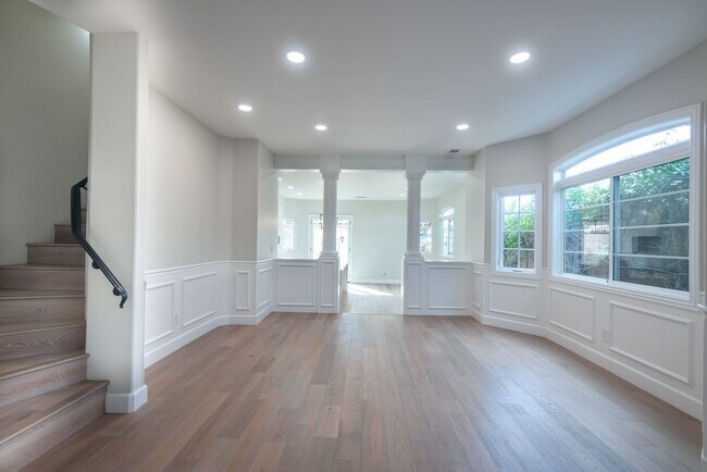 Building Photo - Oceanside Gem with ocean view and a 5-Minute Walk to the Beach/Pier