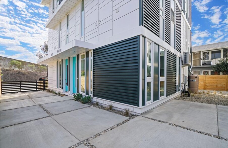 Building Photo - 837 1/2 N Kingsley Dr