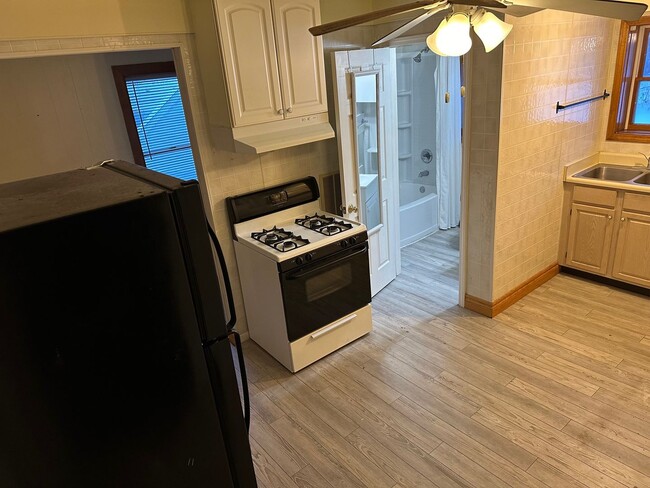 Building Photo - MGAM-MI-Andersonville Rd