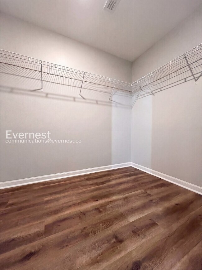 Building Photo - 1326 Bryson Ln