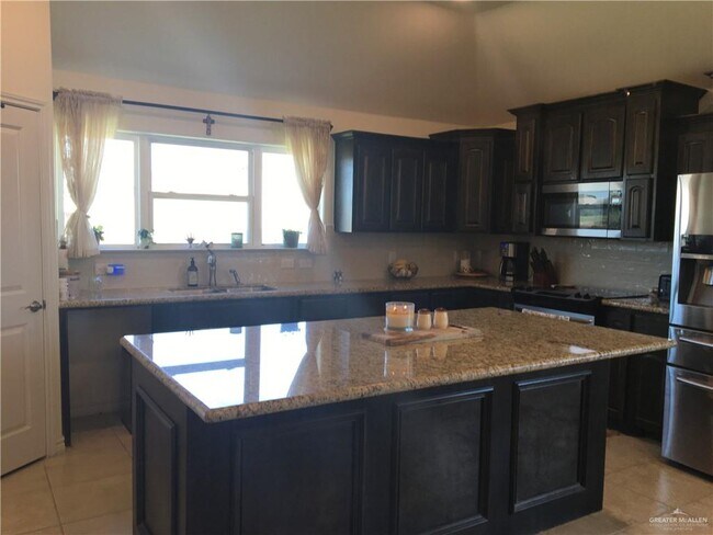 Building Photo - 7507 N 55th Ln