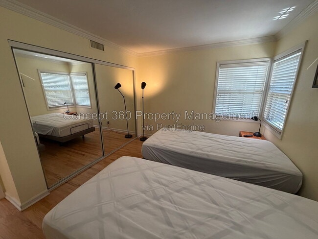 Building Photo - 237 Novara Dr