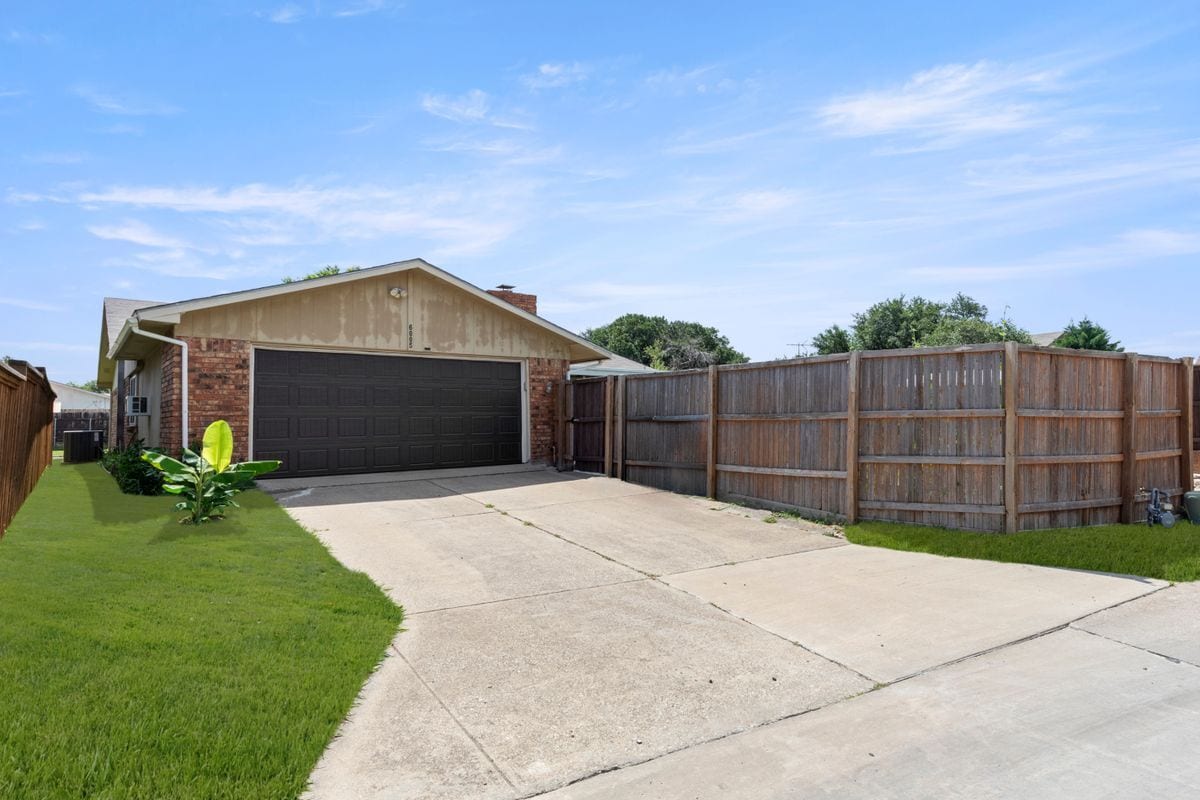 Building Photo - 6005 Blair Oaks Dr