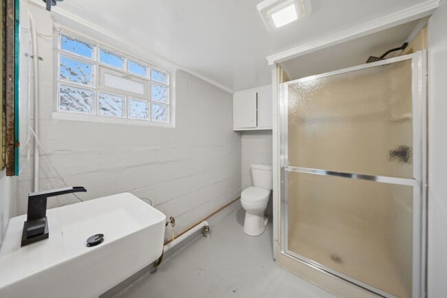 Building Photo - 1115 Kelly Ave