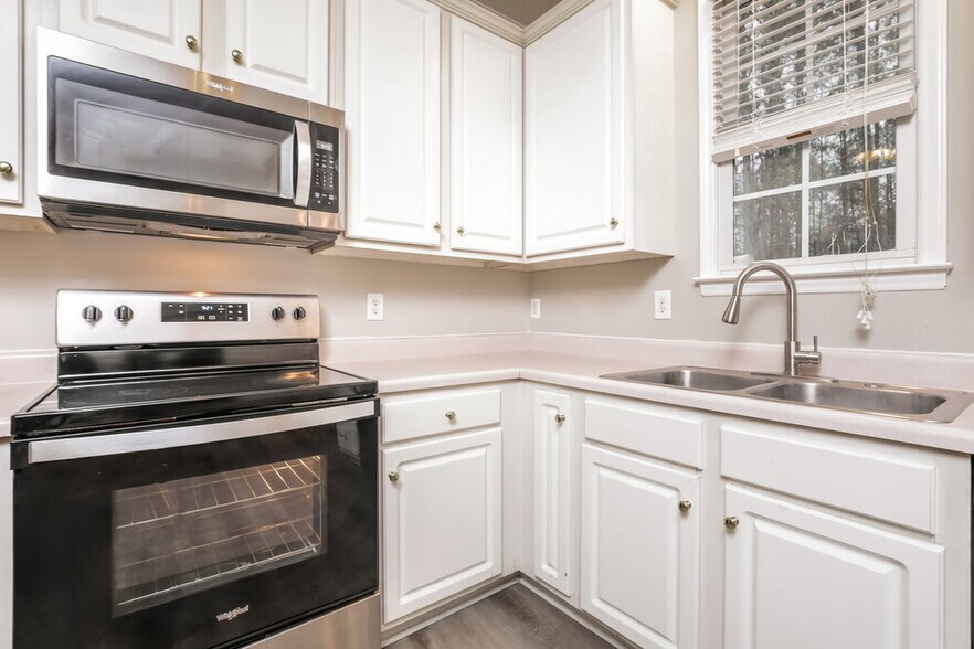 Building Photo - 1204 Cleason Ct