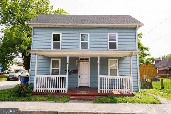 Building Photo - 202 E Grove St