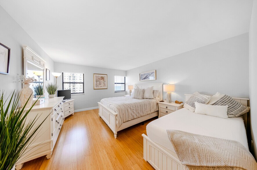 Building Photo - 1201 S Ocean Dr