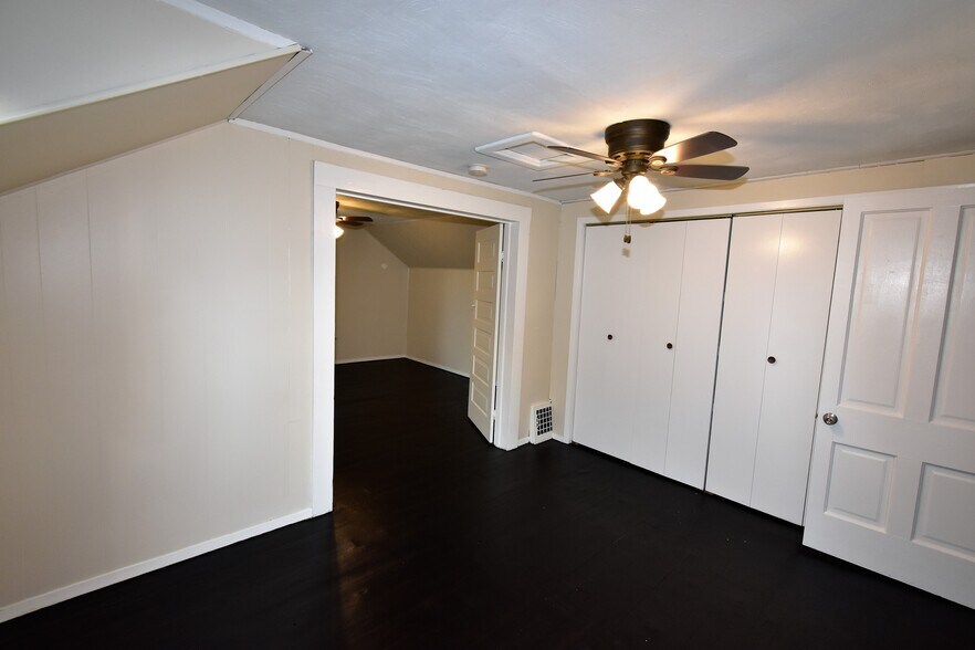 Building Photo - 1211 Summit St