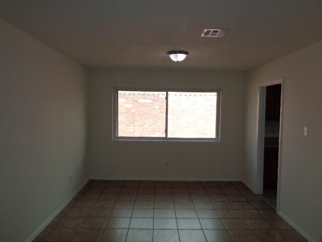 Building Photo - 19602 Southaven Dr