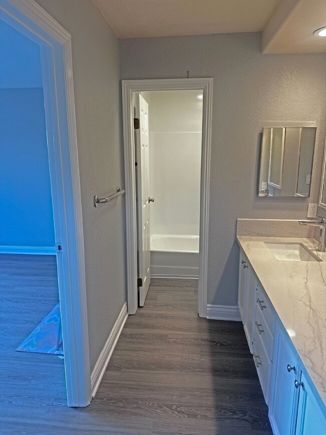 Building Photo - La Mesa Four-Plex Townhouse with Decks & G...