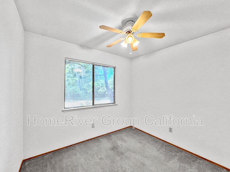 Building Photo - 8215 Bluehaven Ct