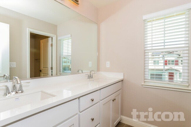 Building Photo - 2183 Comstock Ln