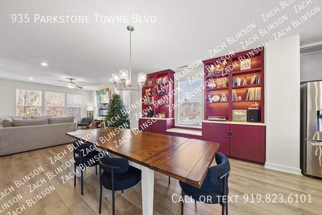 Building Photo - 935 Parkstone Towne Blvd