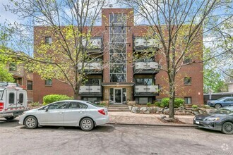 Building Photo - Beautiful 2 bedroom Condo in the Heart of ...