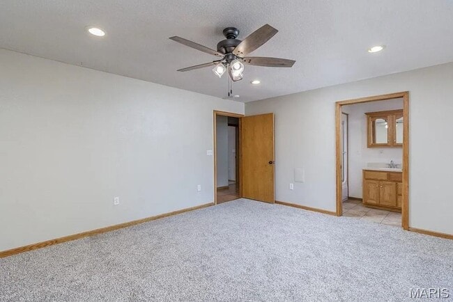 Building Photo - 3 Bedroom 2 Bathroom