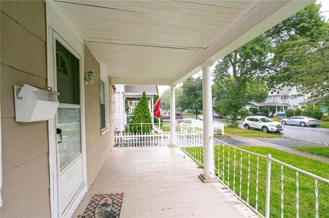 Building Photo - 223 Lincoln Ave