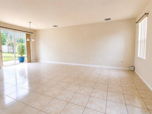 Building Photo - 641 E Mowry Ct