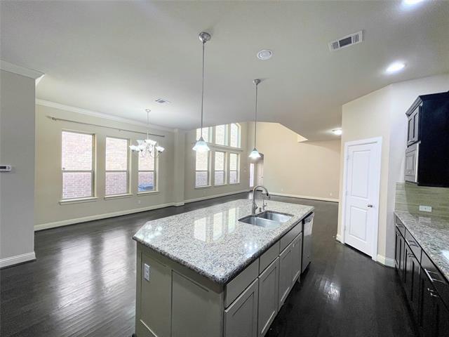 Building Photo - 6622 DeLeon St