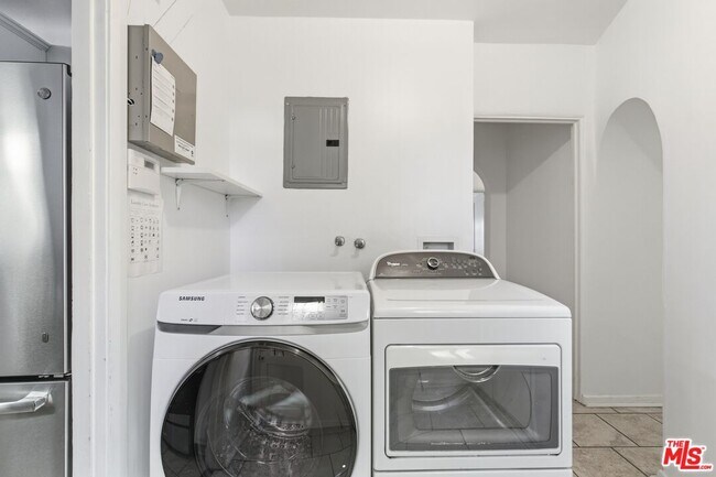 Building Photo - 1307 S Longwood Ave