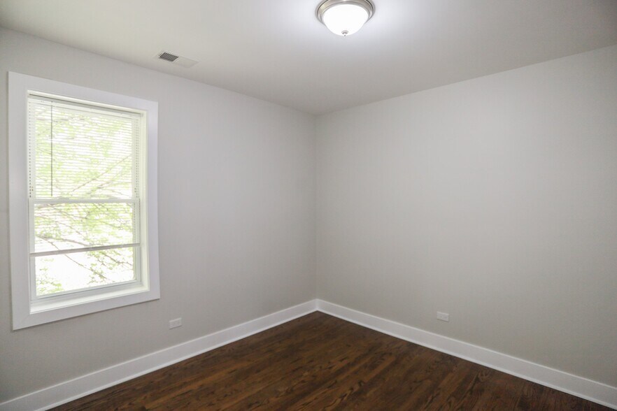 Building Photo - 2709 N Kilpatrick Ave