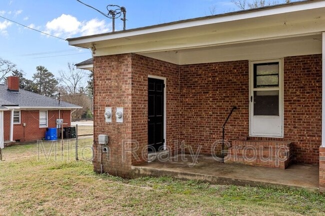 Building Photo - 204 McNeil St