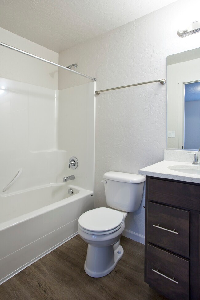 Building Photo - 3027 N Sherwood Dr